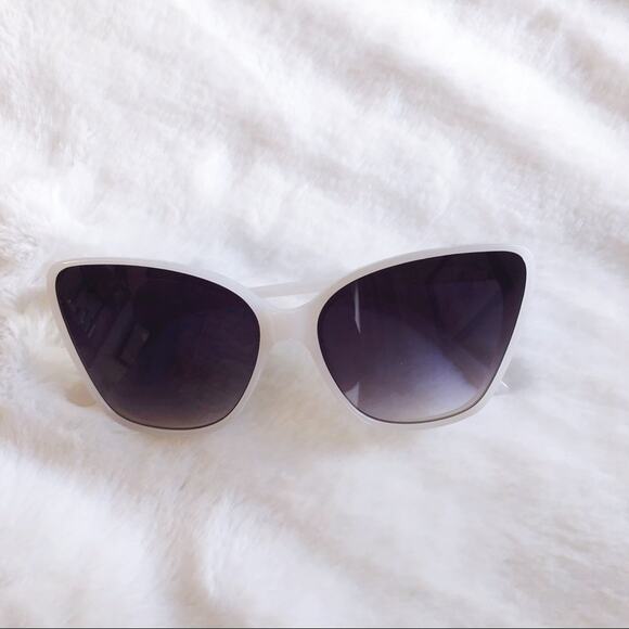 Amelia White Cat Eye Full Rim Sunglasses - Picture 3 of 10